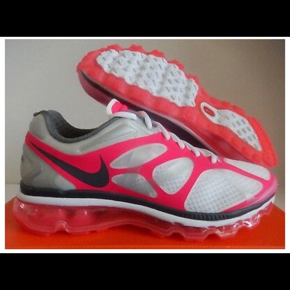 EUC NIKE AIR MAX 2012